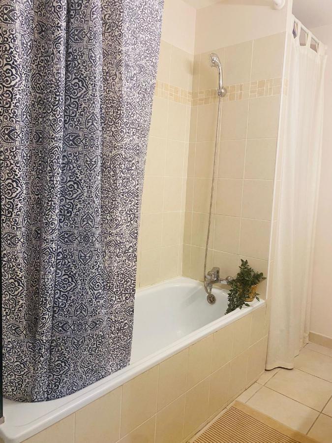 Joli Appartement Intra-Muros Avignon Bagian luar foto